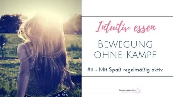 Frau mit wehenden Haaren geht im Sonnenuntergang auf einer Wiese spazieren. Text: